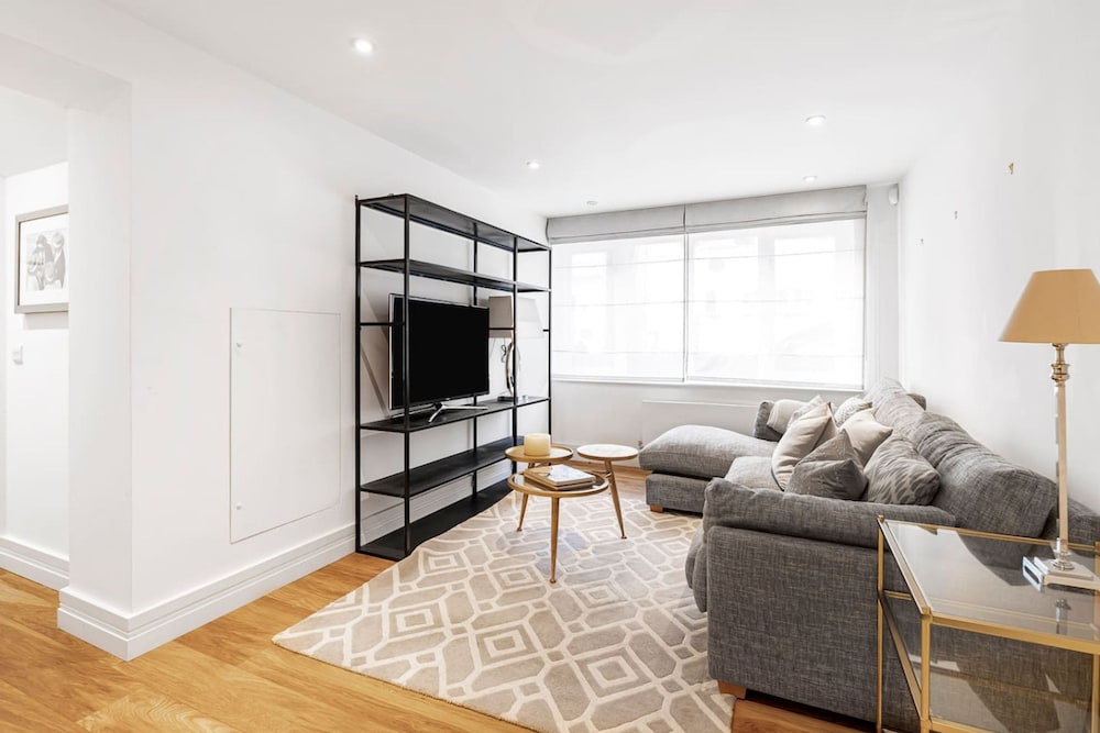 4-bed House Next To Harrods Pont Street Mews