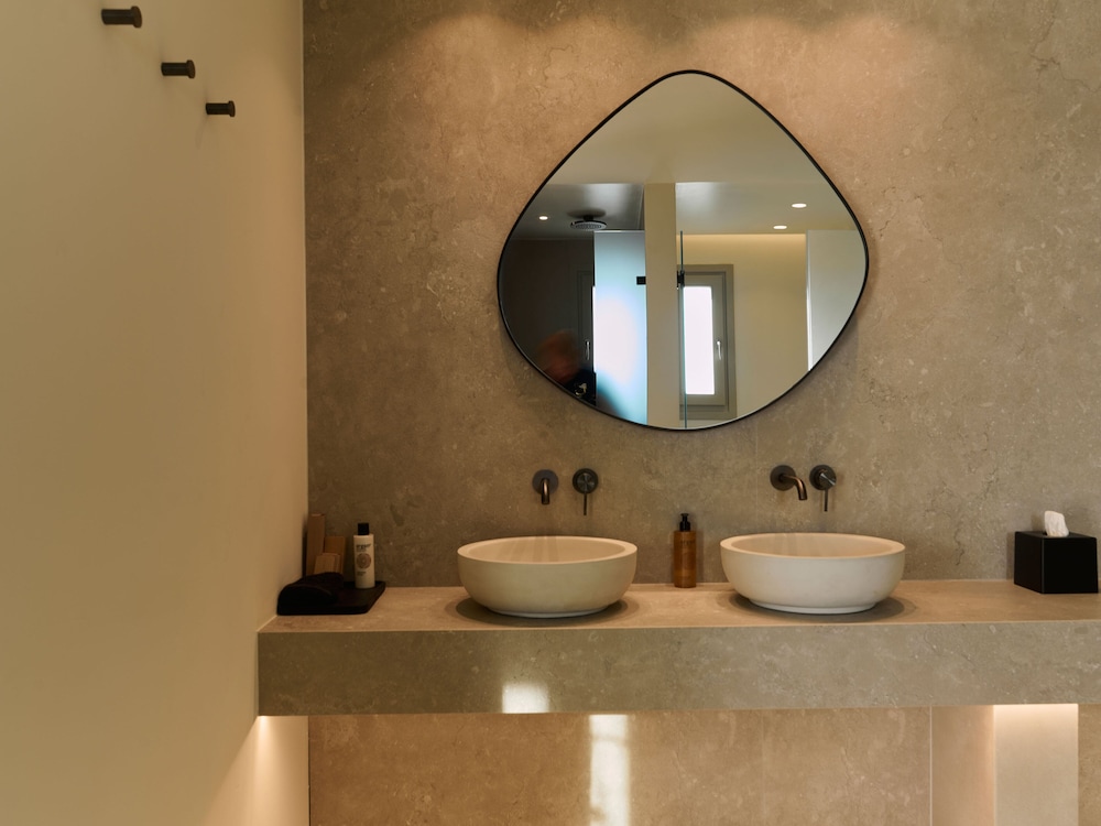 Kounoupas Complex by Mykonos Rocks