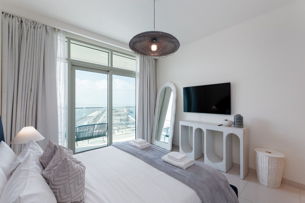 Stylish Emaar Beachfront 2BR w Beach Access