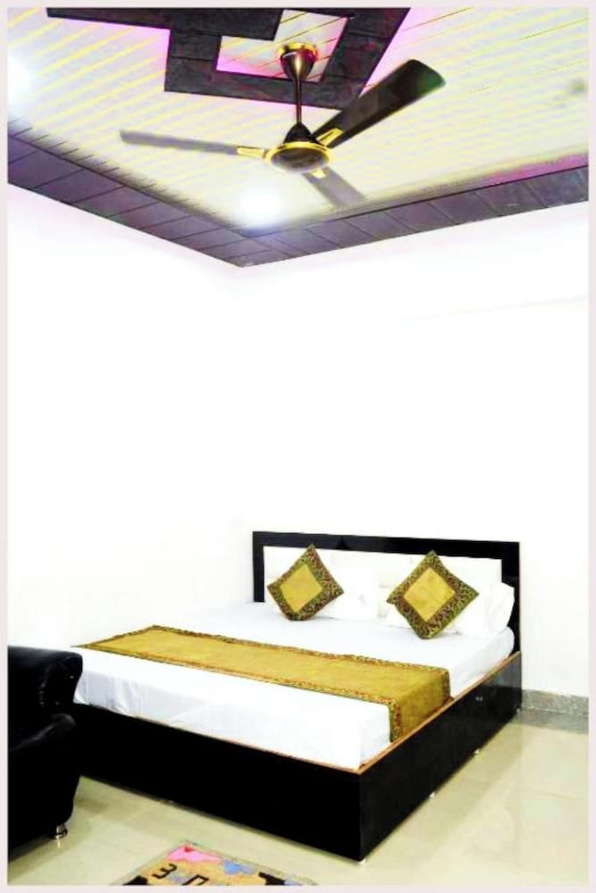 Hotel HR Kashi Viswanath Temple