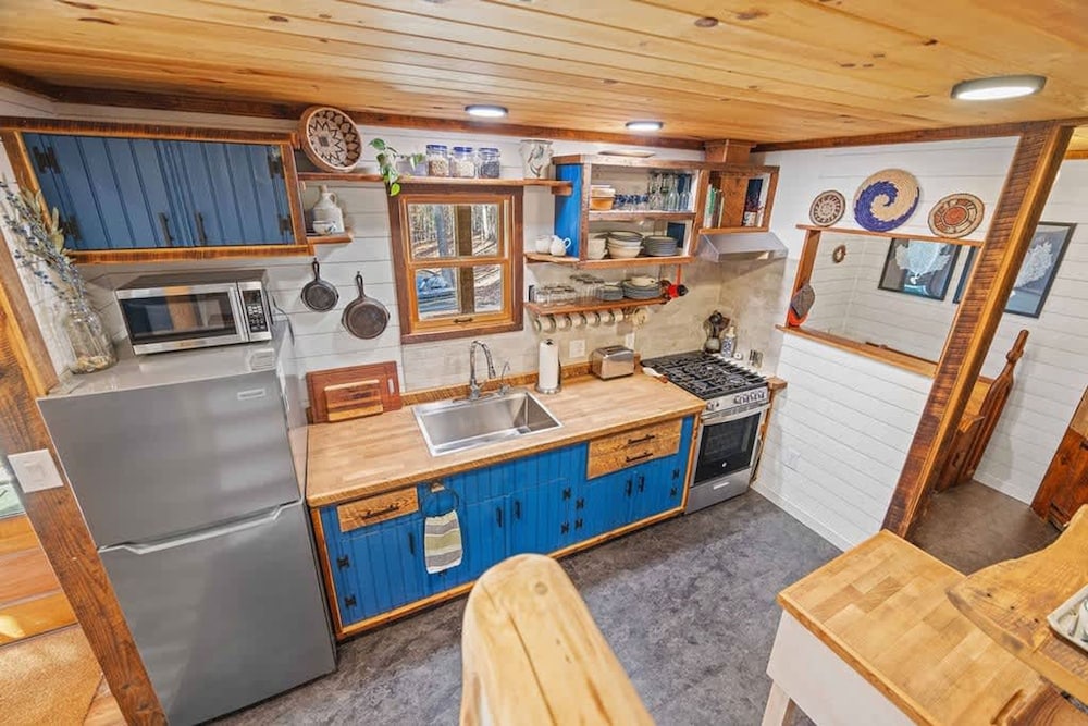 Blue Ridge Beech Cabin
