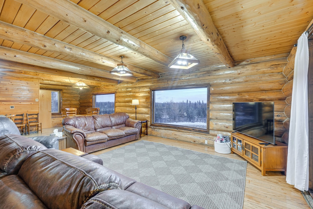 < 1 Mi to Kenai River: Spacious Cabin w/ Deck!