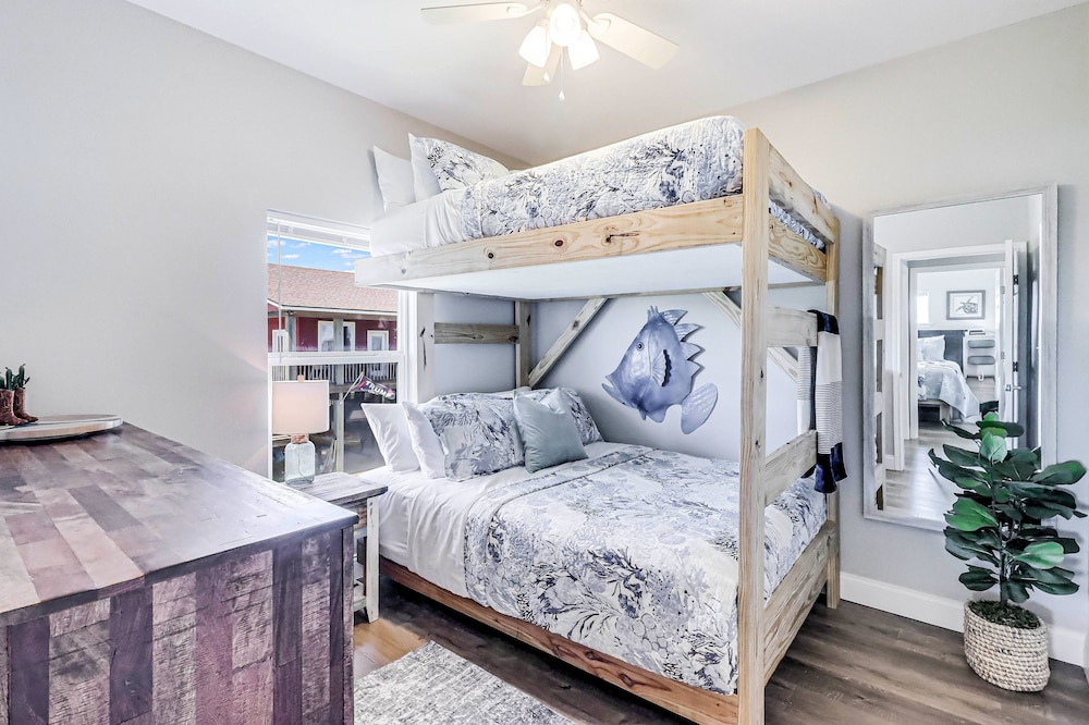 Sea La Vie 913rpab 4 Bedroom Home by RedAwning view 4