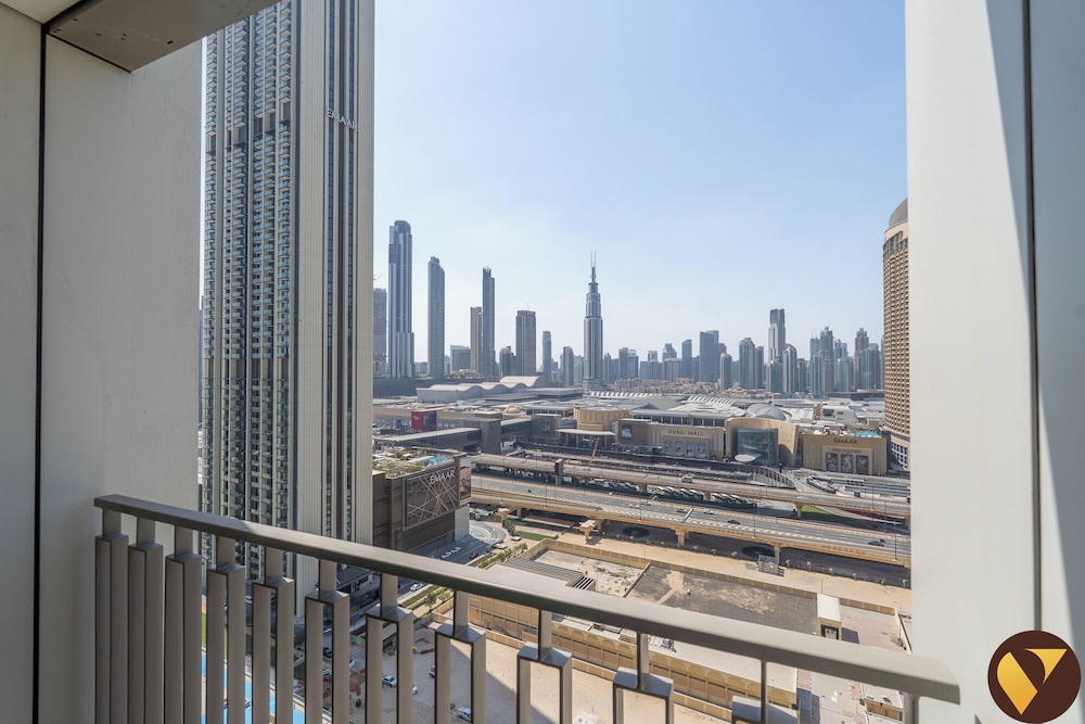 Vogue full Burj Khalifa View Dubai Mall