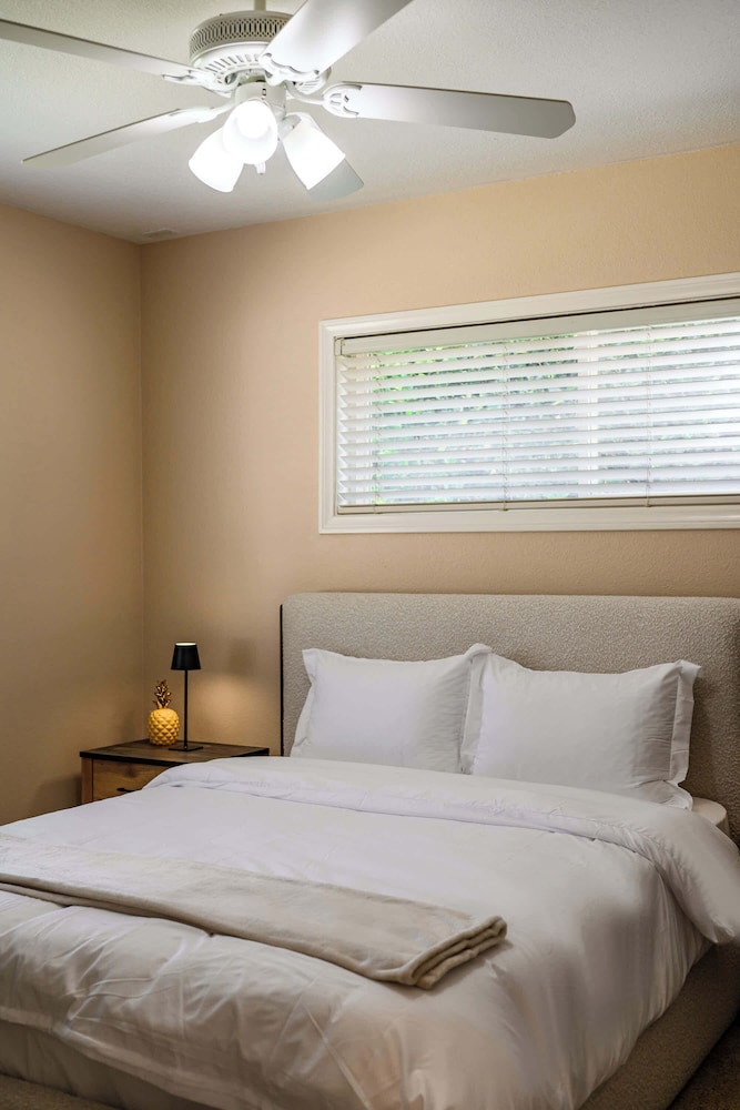 Modern Serenity Near LA Tranquil 3BR Stay