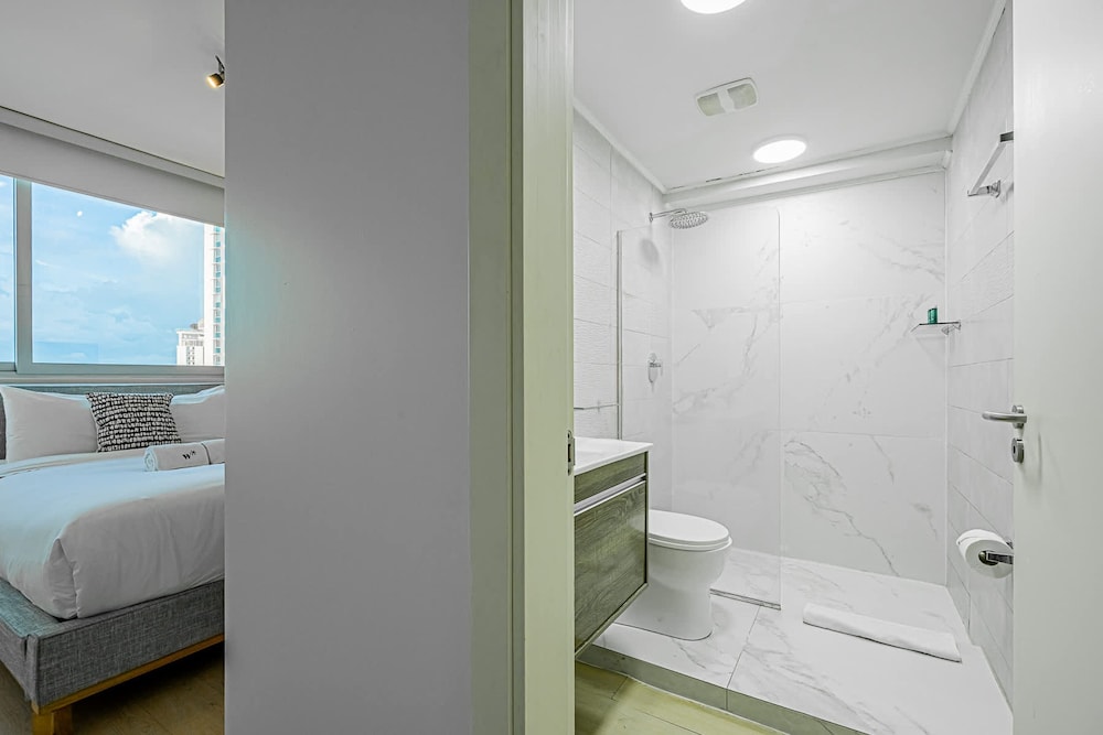 w Prestigious 2BR w Perfect Balcony View