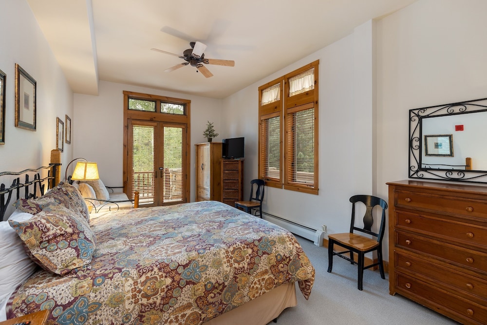 3059 The Timbers 2 Bedroom Condo by RedAwning view 2