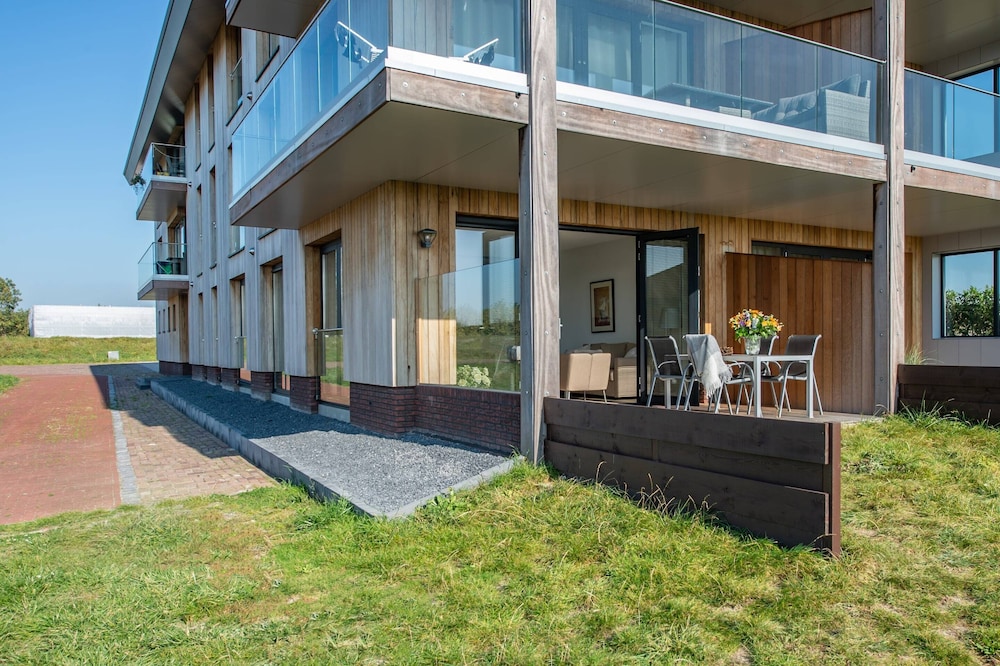Apartment in Kamperland With Marina Views view 2