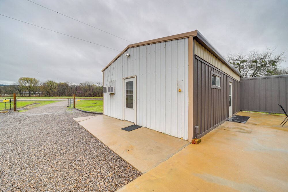 Hunt, Fish & Enjoy the Outdoors: Rural Atoka Home