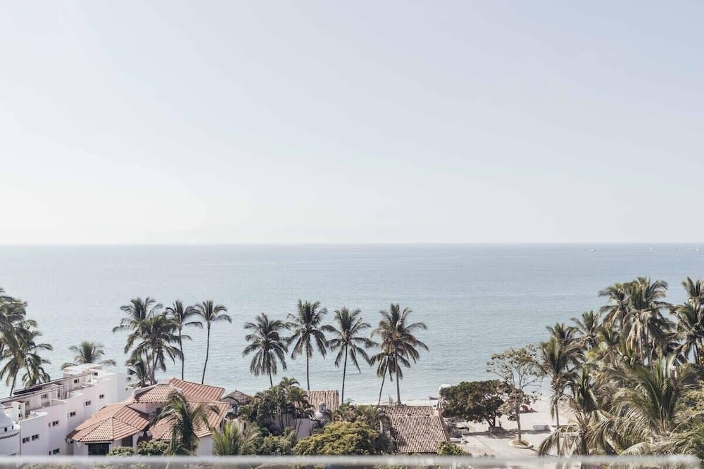 Cozy 2BR House 2 min to the Beach - Pool - Terrace