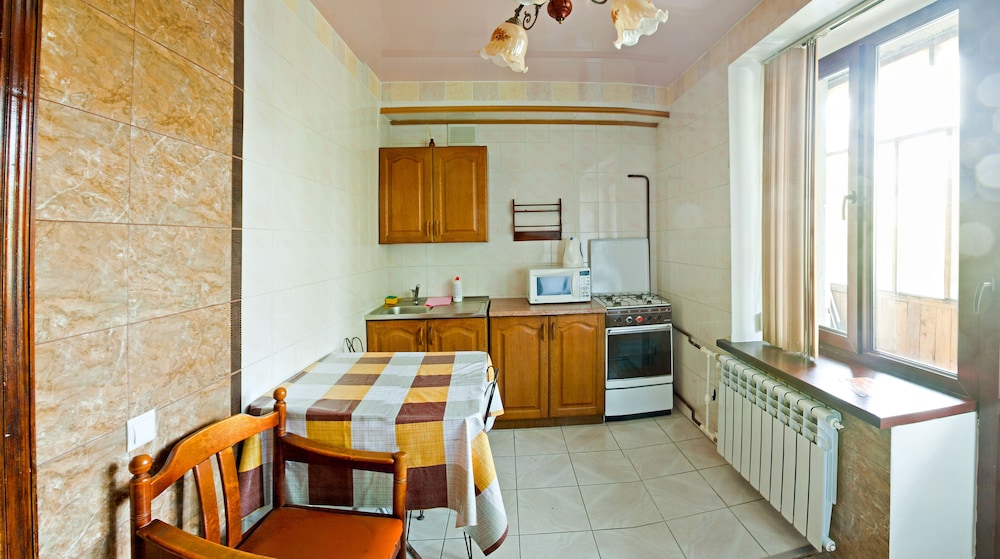 Lessor Apartments