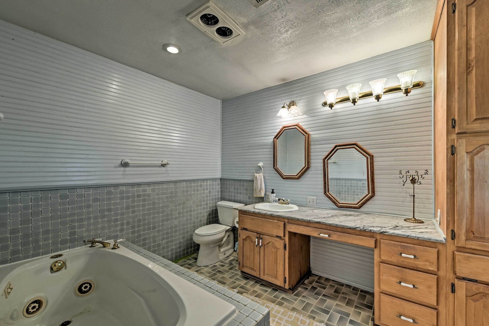 Charming Hamilton Farmhouse w/ Country Views! view 4