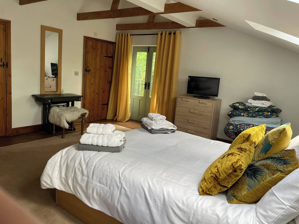 ๐ฟ Quaint Country Cottage With Valley Views, Dog-friendly & Horse-friendly