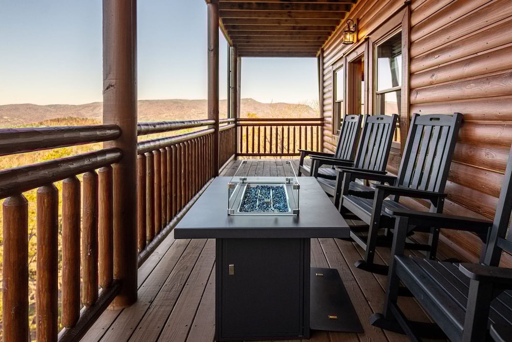 Pet-friendly Pool Game Room Hot Tub Theater