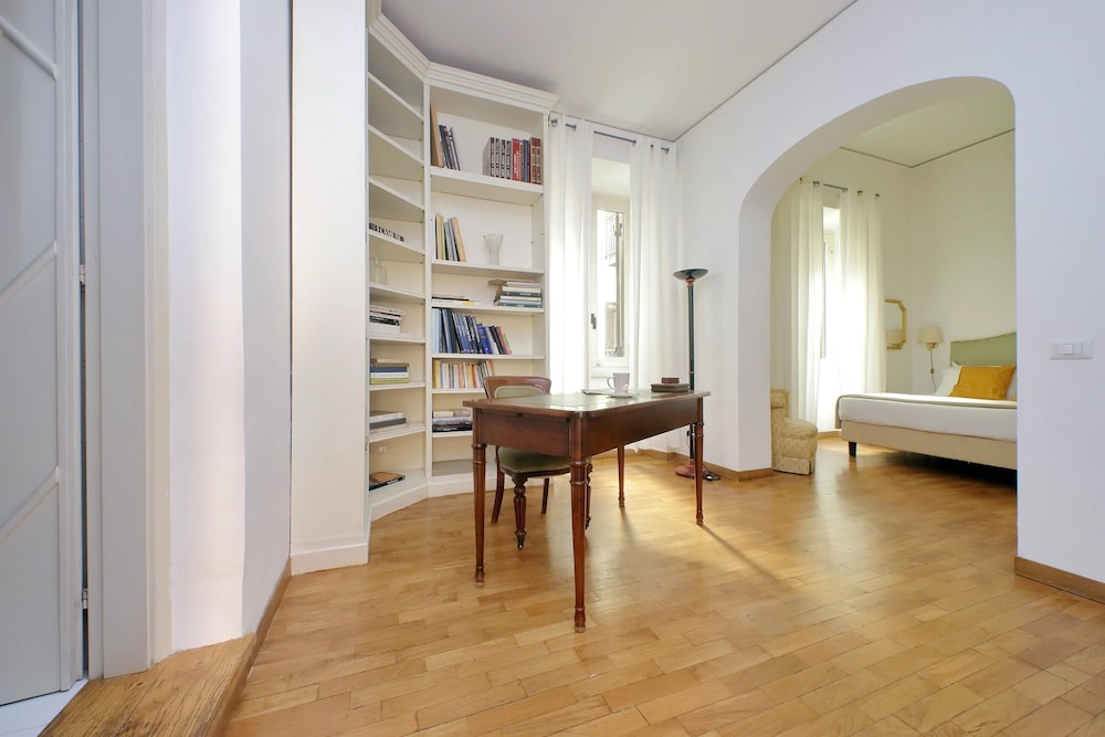 New The Triton - Spacious and Elegant Apartment With A C Between Trevi Fountain and Spanish St