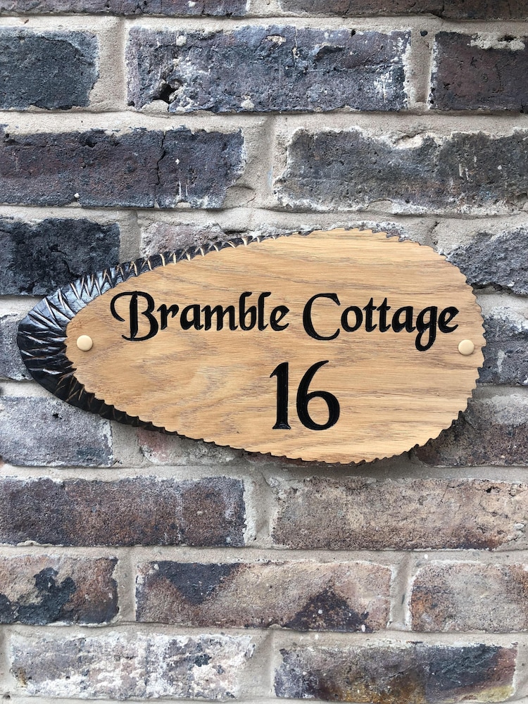 2 Bed Cottage - Sleeps 4 - Parking - Wifi view 2