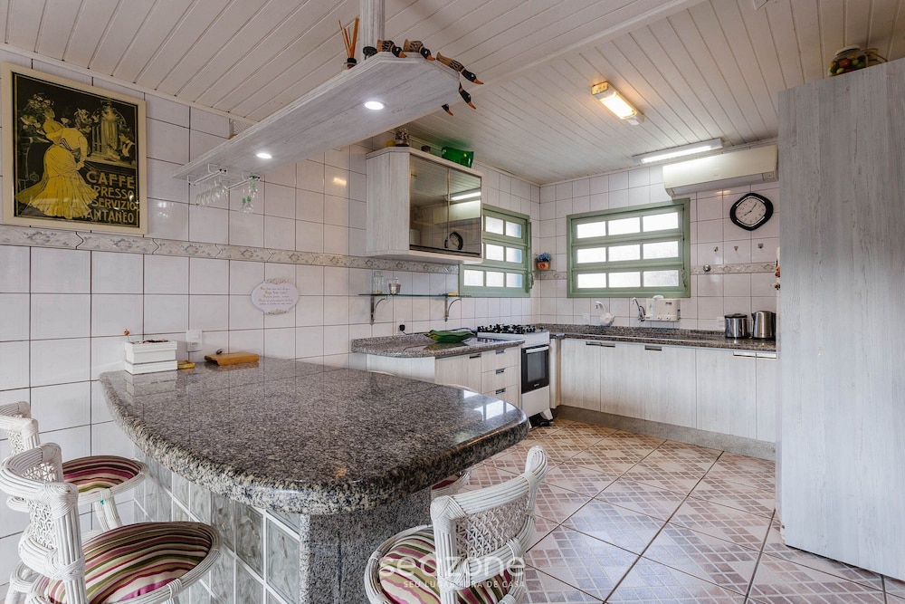 Pleasant Townhouse w/ BBQ 90m From the Sea Rdd657