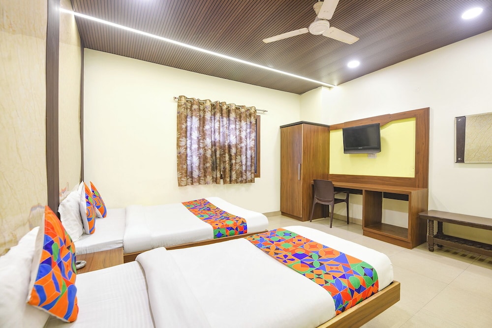 Fabhotel Aura Palace