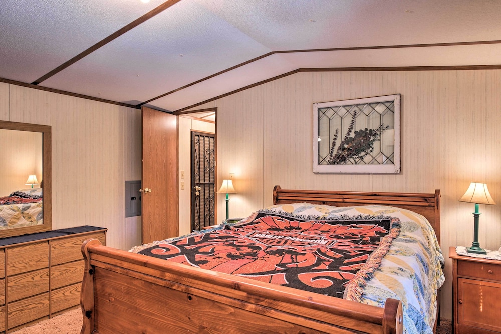 Cloudcroft Cabin w/ Deck: Near Skiing & Fishing!