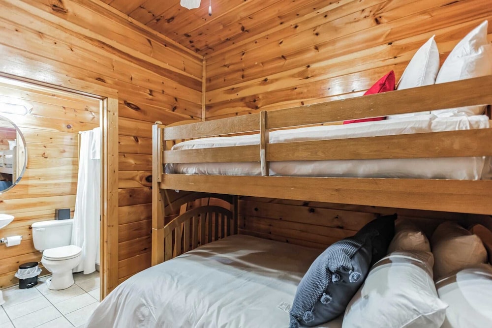Resort Cabin w/ Hot Tub, Pool Table, Deck Views Summit View Way by Avantstay