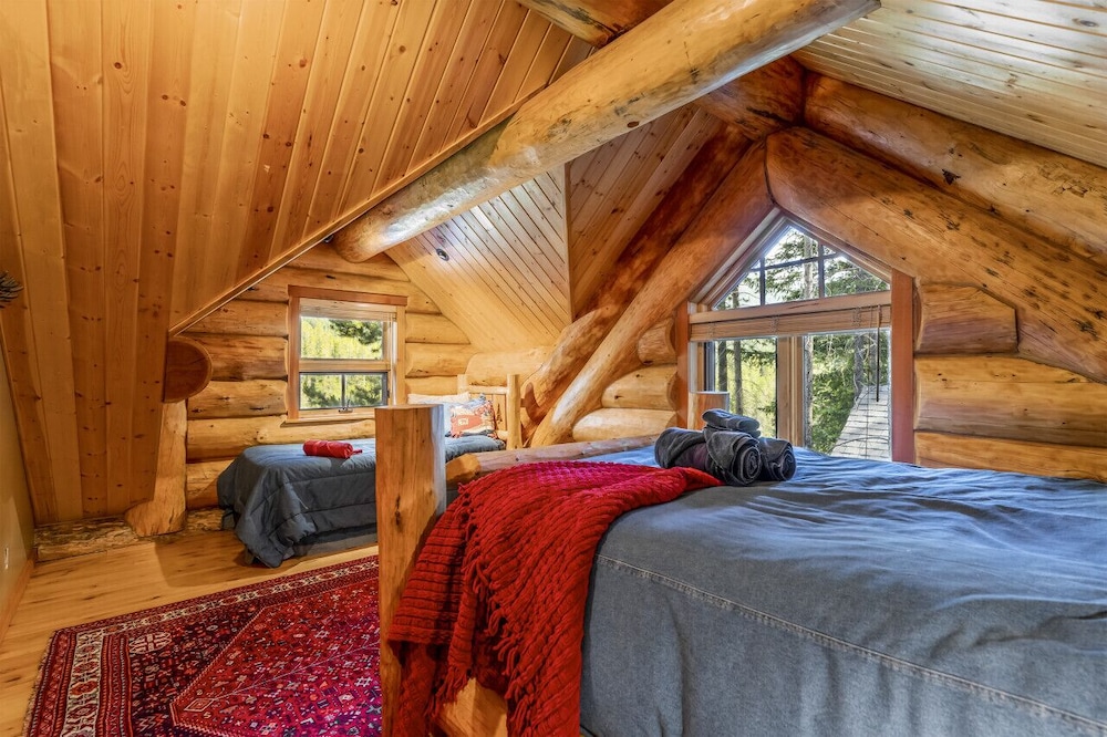 Luxury Log Chalet | Pool + Private HotTub | Ski In/Out | Overlooking Greywolf GC - Image 3