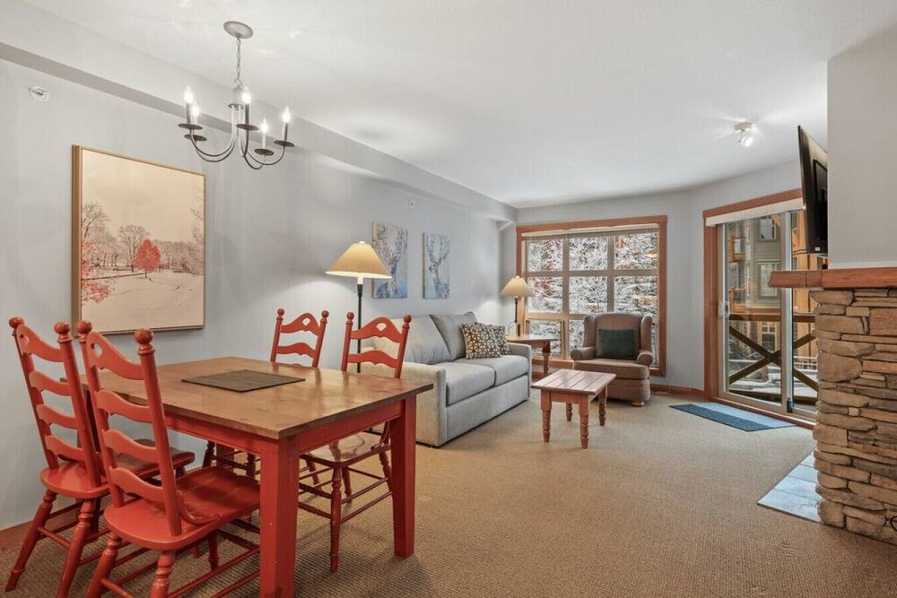 TOP FLOOR in Panorama Resort | TRUE Ski In/Out | Indoor Access to Pool & HotTubs-2