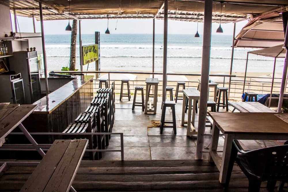 Cafe Del Mar Cottages And Rooms
