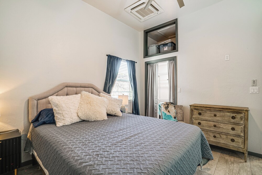 Near Casino & Shops: Cozy Apt in West El Paso!