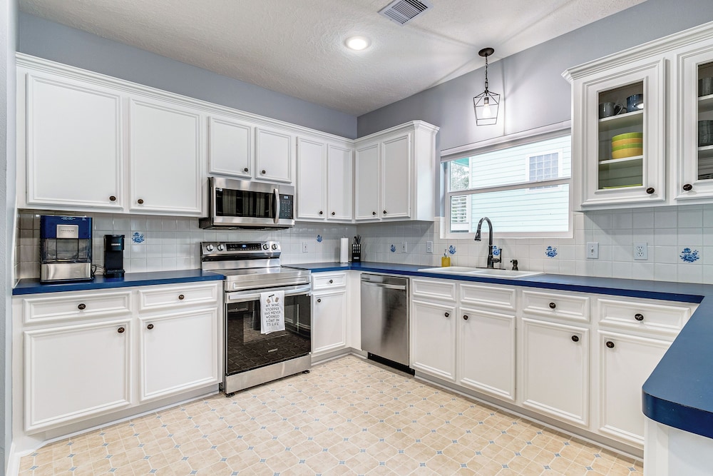 < 1 Mi to Boat Ramp: Waterfront Lake Conroe Home!