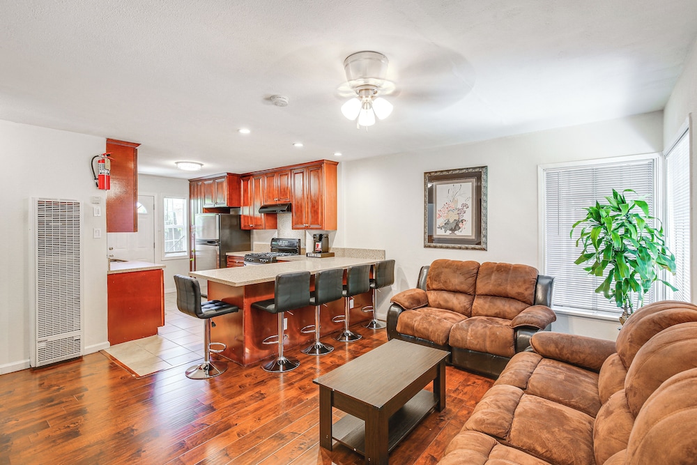 5 Mi to Coast: Centrally Located Long Beach Home!