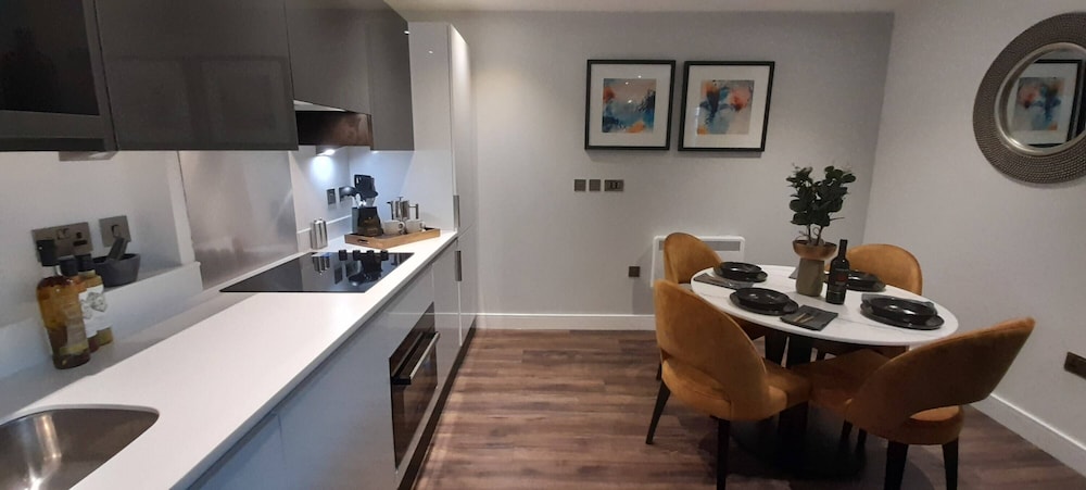 Interior Designed 1 Bed Flat With Parking Slough view 5