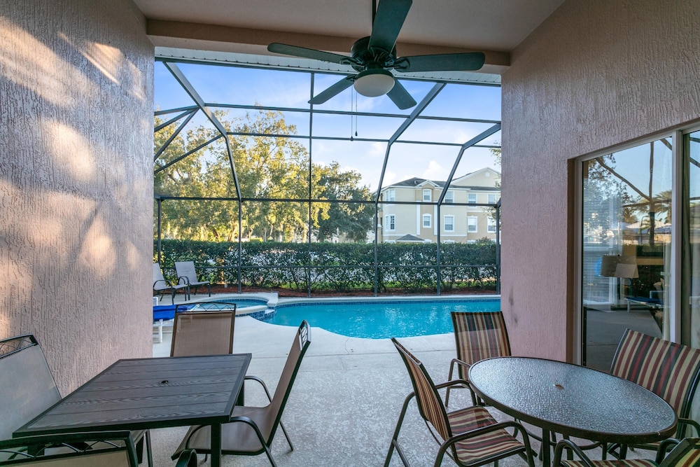 Spectacular 5BR House - South Facing Pool Spa