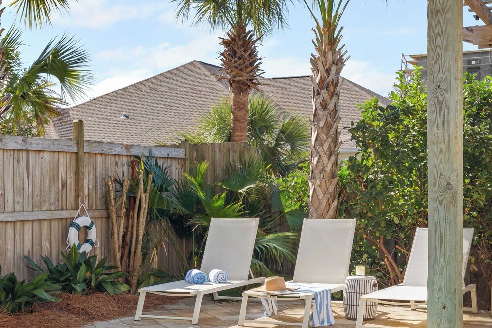 Sleeps 18! Private Pool, Hot Tub, Near Beach Miramar Dream House by Avantstay