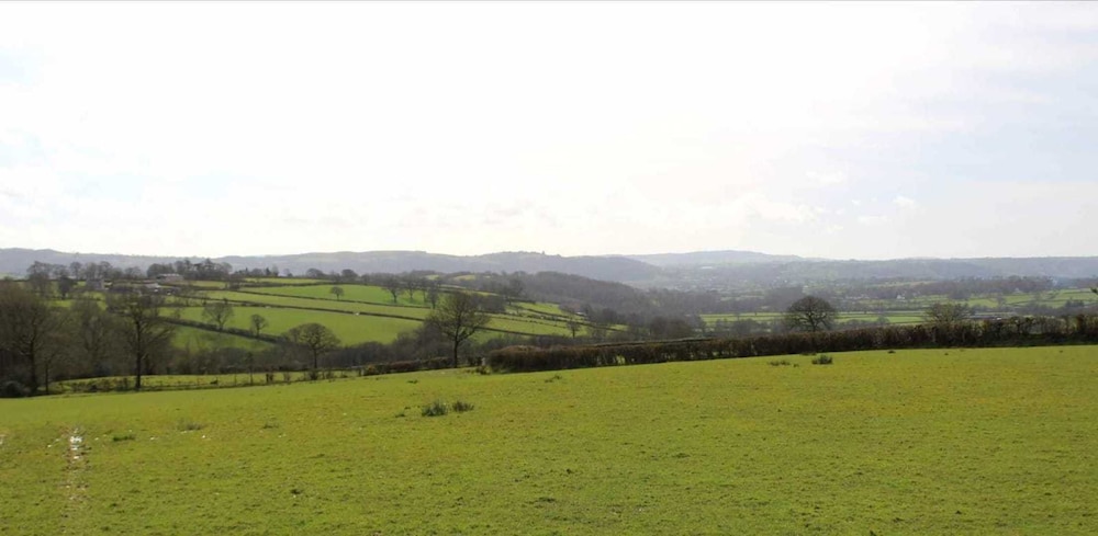 The Shearer's Hut, Sleeps 2, Wood Burner, Fire Pit view 4