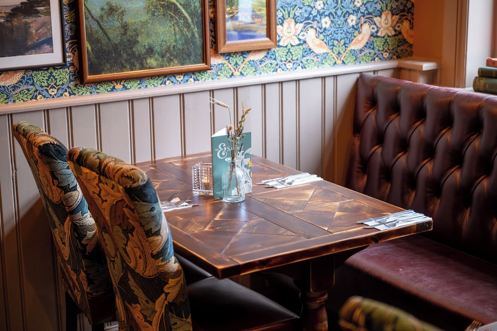 Wheatsheaf Hotel - Virginia Water by Chef and Brewer Collection