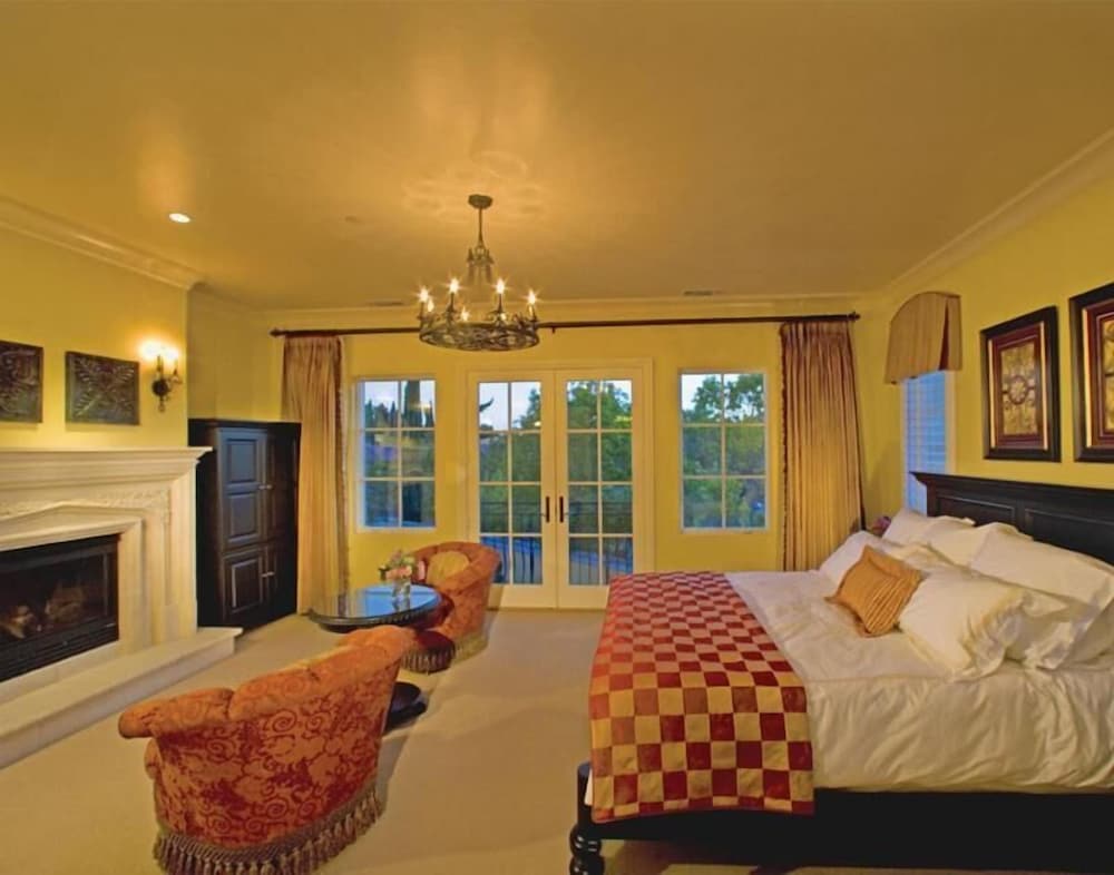 Villa Arden Hills