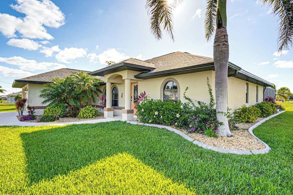 Near Golf & Beaches: Luxe Home in Rotonda West!