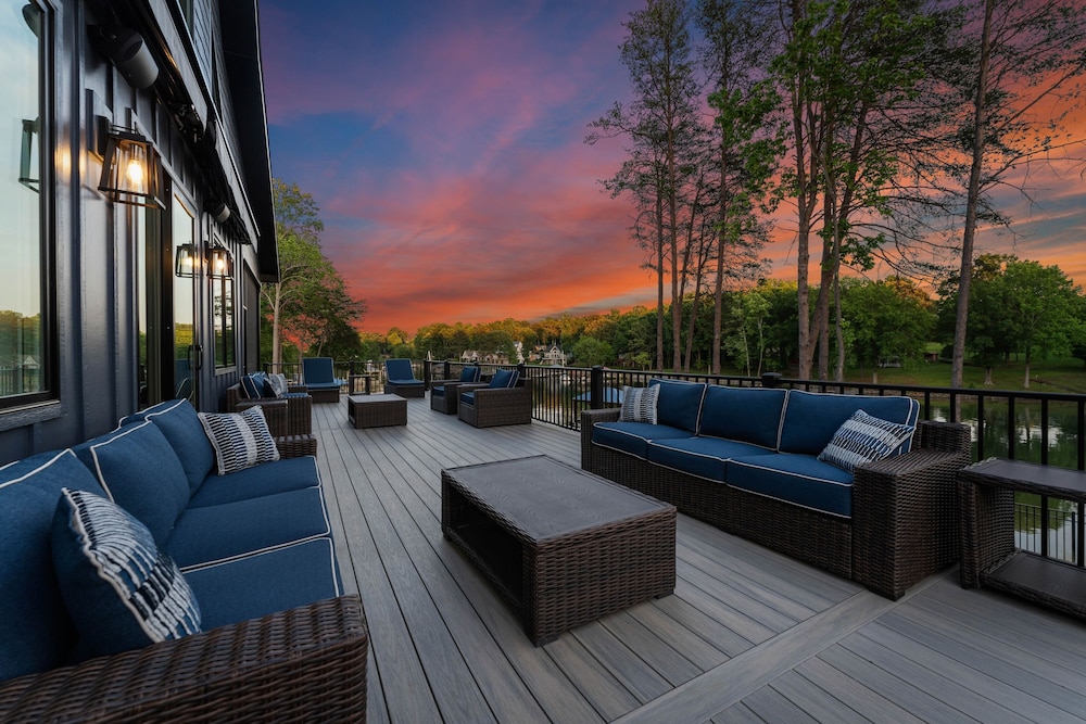 Blue Heron by Avantstay Lakefront Dock Pool Theater Sleeps 22