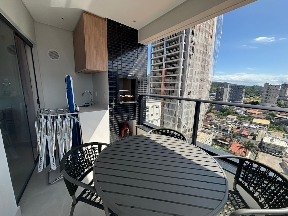 Partial Ocean View Apt w/ Barbecue Grill Axp1301