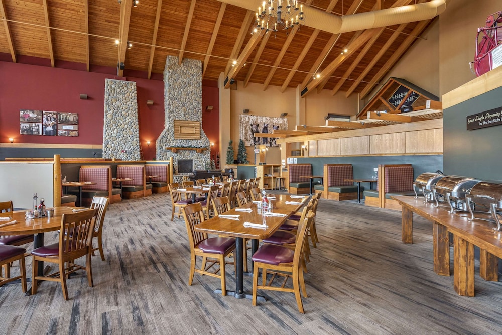 Three Bears Waterpark Resort Near Tomah, Ascend Collection Hotel