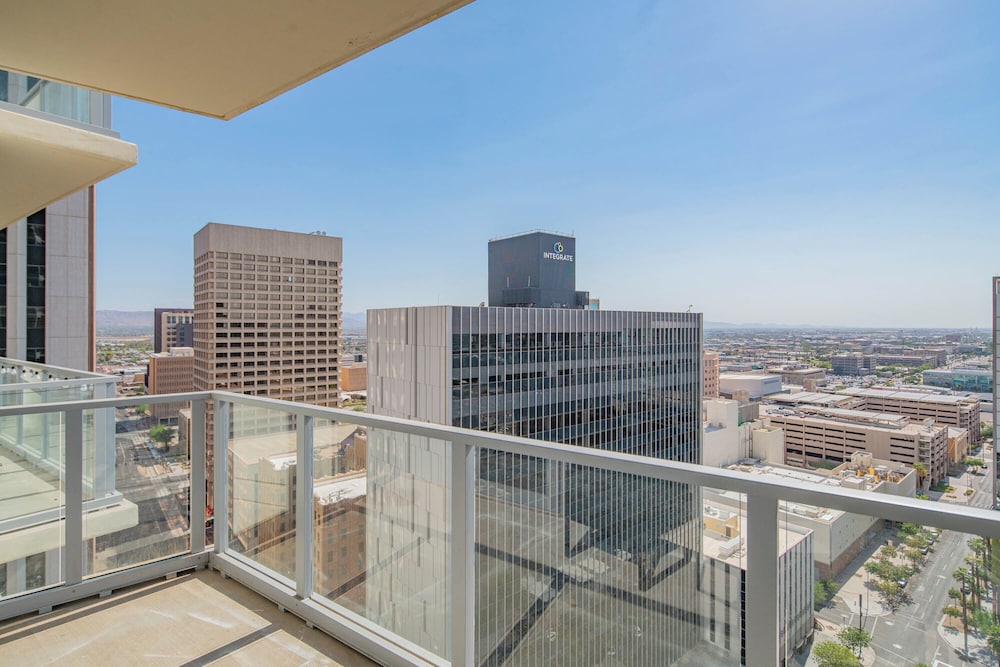 ROVE LIVING/KL - 44 Monroe