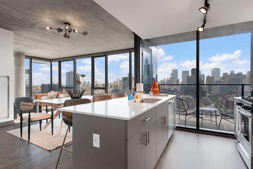 Cloud9 6 apt for 30ppl Fulton Market The Nouveau