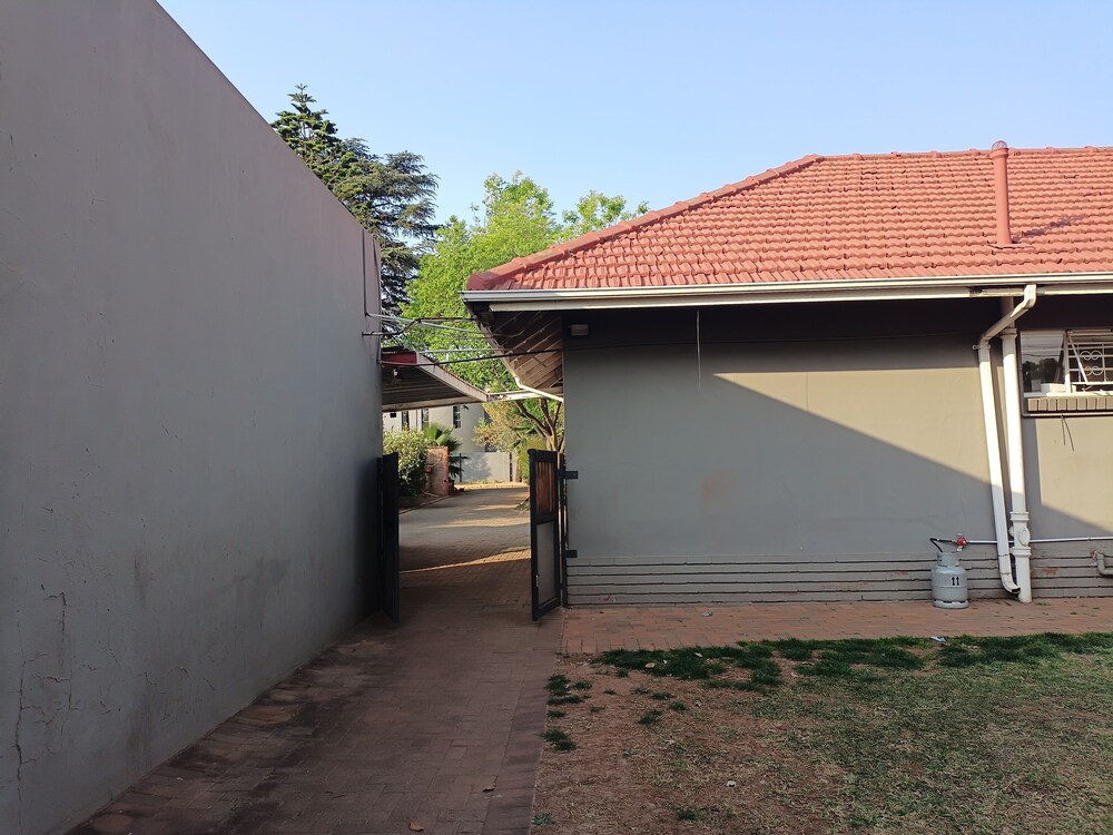 JM TOURS & SAFARIS GUESTHOUSE