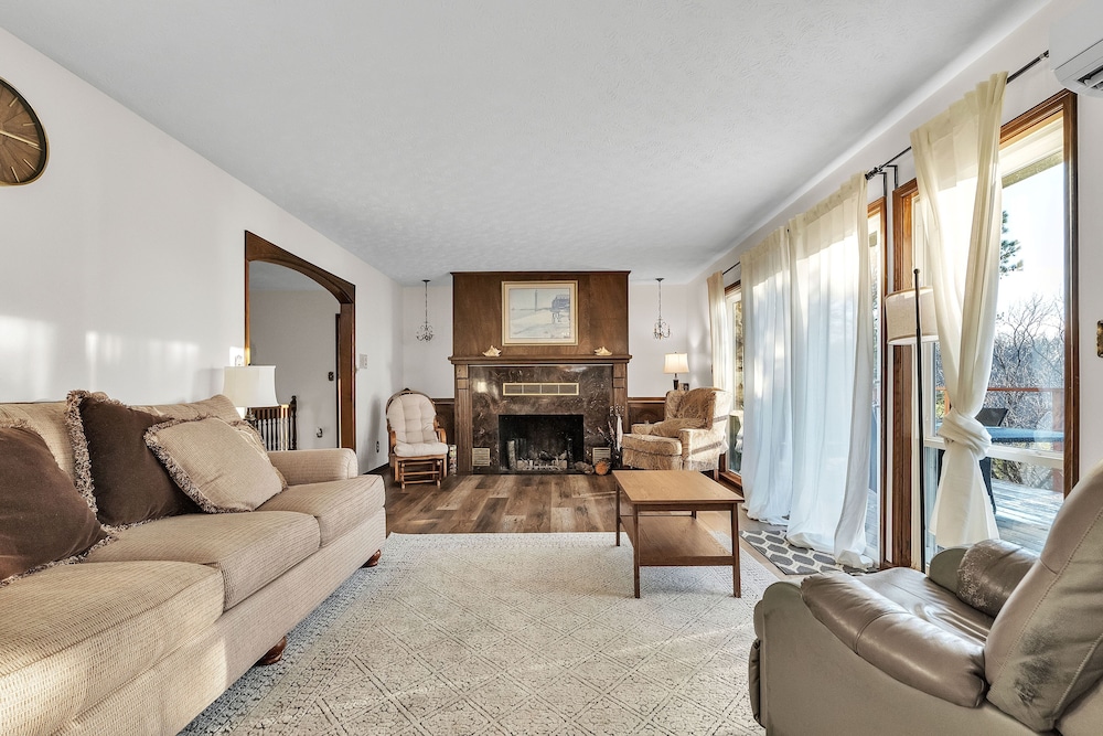Lakefront Escape On Lake Hudson 5 Bedroom Cabin