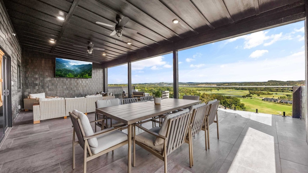 The Back Nine Retreat by Avantstay Private Golf Sim, Firepit & Mountain Views Near Dollywood