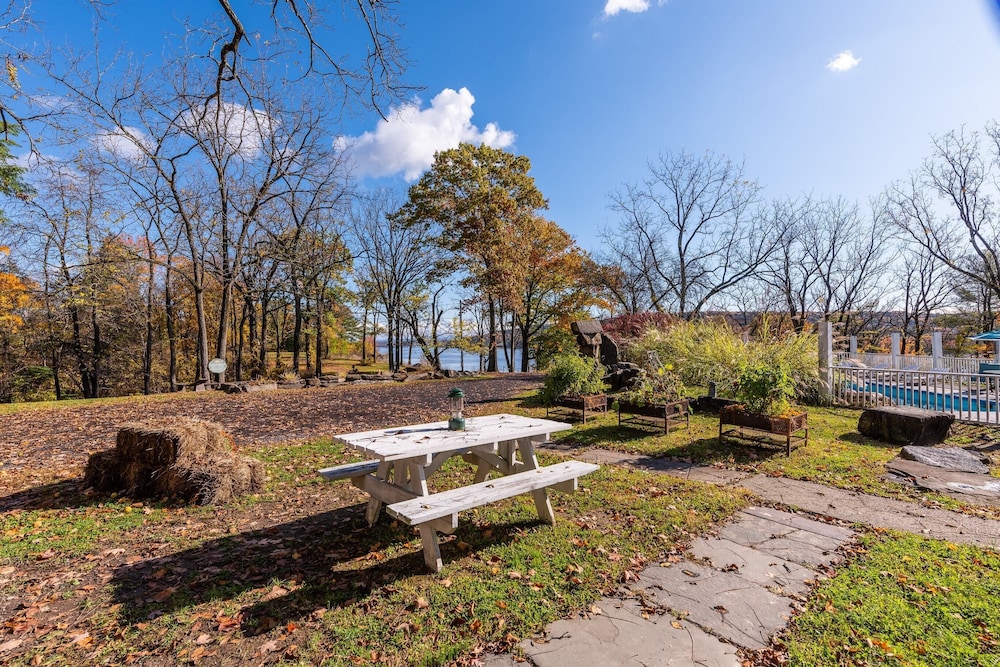 River Lodge by Avantstay 11 BR Historic Estate w/ Pool & Views of Hudson! view 5