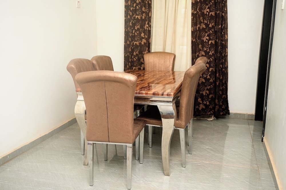 CREMYARK HOME APARTMENTS