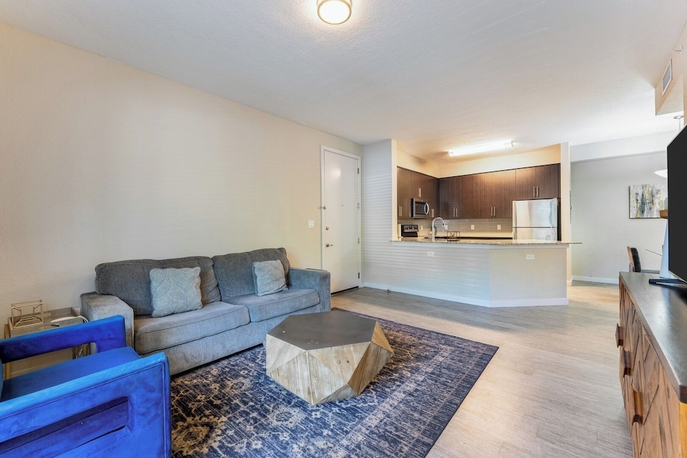 Daytona 3BR Getaway Pool, Gym, Pet Friendly