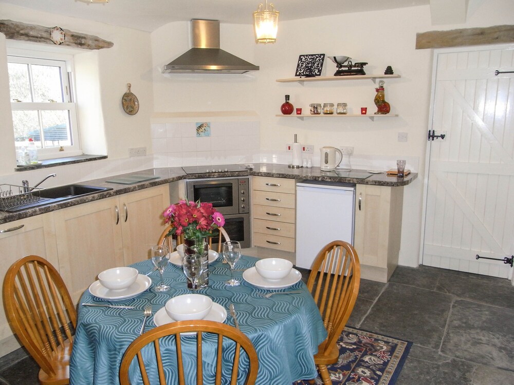 Y Bwythyn at Henfaes