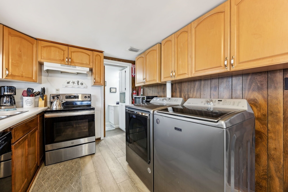 124 S Fletcher - Upstairs 2 Bedroom Duplex